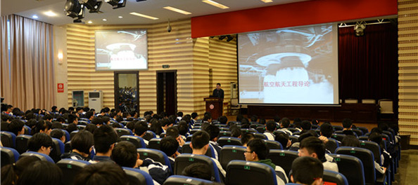 程謀森秘書(shū)長(zhǎng)赴長(zhǎng)沙市第一中學(xué)講座